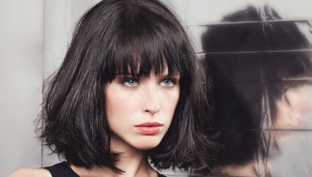 Nagtapos ang bob na may bangs para sa daluyan ng haba ng buhok