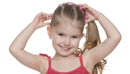 Kiểu tóc nguyên bản với dây thun cho bé gái