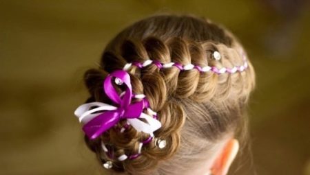 Hairstyles sa paaralan para sa medium haba ng buhok