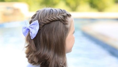 Chọn kiểu tóc đến trường cho một cô gái có mái tóc ngắn