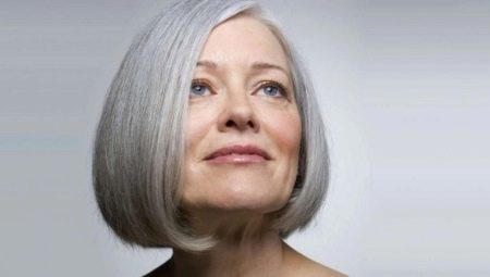 Mga short haircuts na hindi nangangailangan ng estilo, para sa mga kababaihan pagkatapos ng 50 taon