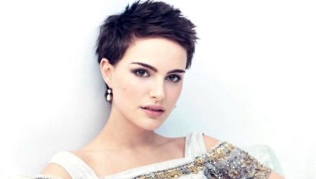 Napakaluwag maikling haircuts ng mga babae: mga tampok, mga tip sa pagpili