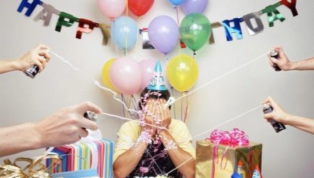 Tặng gì cho một chàng trai trong 16 năm?