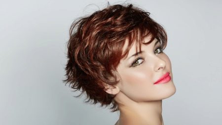 Maikling babae haircuts: mga uri, mga tampok ng pagpili