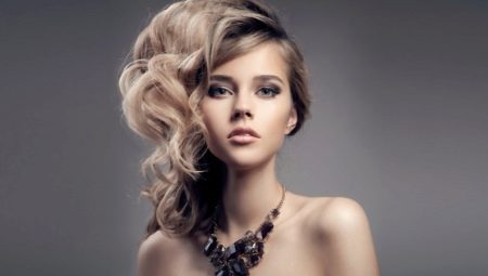 Hairstyles sa gilid: mga ideya at mga tip para sa paglikha ng mga ito