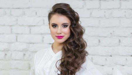 Kiểu tóc với những lọn tóc sang một bên