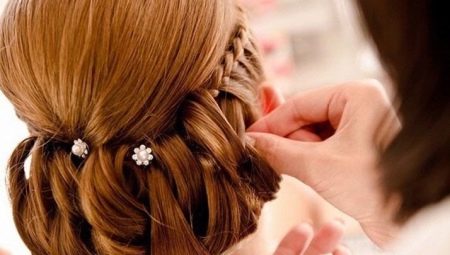 Mga naka-istilong hairstyles na may stilettos