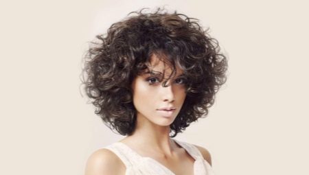 Mga haircuts para sa kulot na buhok: mga ideya sa fashion at payo sa pagpili