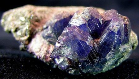 Alexandrite: nó trông như thế nào, nó có thuộc tính gì và thuộc về ai?