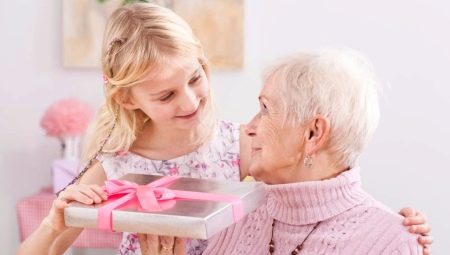 What to give a grandmother for 90 years?