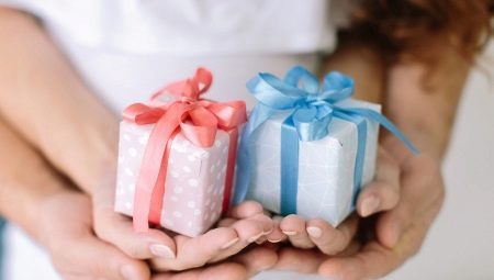 Tặng gì cho bố mẹ trẻ?