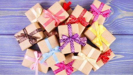 Tặng gì cho bạn cùng lớp?