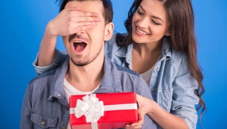 Tặng gì cho một chàng trai trong một tháng quan hệ?
