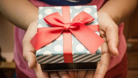Tặng gì cho phụ nữ trong 50 năm?