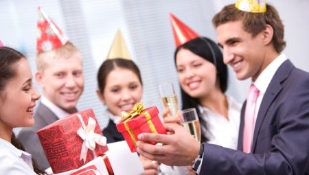 Mga ideya ng regalo para sa mga kasamahan