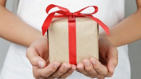 Quà tặng thú vị với giá khoảng 1000 rúp cho một người đàn ông