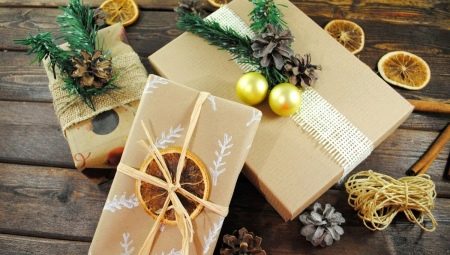 Làm thế nào đẹp và độc đáo để đóng gói một món quà trong giấy thủ công?