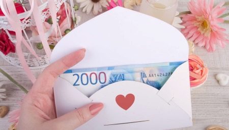 Làm thế nào đẹp để đưa tiền cho một người phụ nữ?