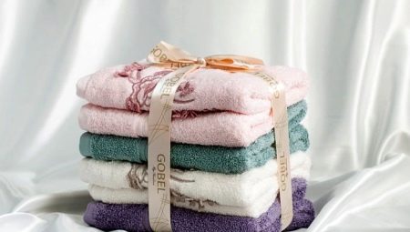 Làm thế nào đẹp để gấp một chiếc khăn làm quà tặng?