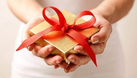 Làm thế nào để làm một cái nơ cho một món quà?