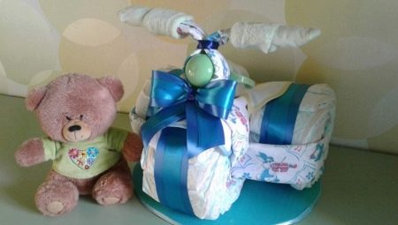 Paano gumawa ng orihinal na regalo mula sa mga diaper?