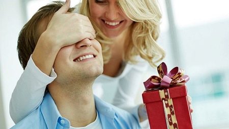 Làm thế nào để làm một món quà với bàn tay của một người đàn ông cho năm mới?