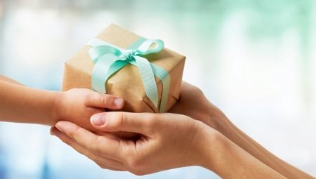 Tại sao không thể tặng quà trước?