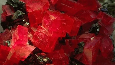 Rhodochrosite: mô tả, tính chất và giống