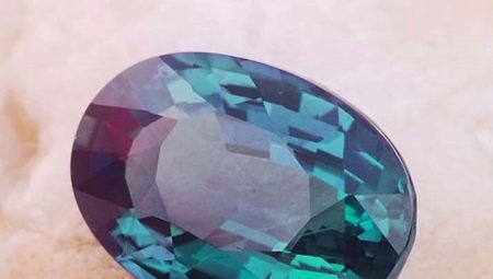 alexandrite สังเคราะห์: คำอธิบายคุณสมบัติและความแตกต่างจากธรรมชาติ
