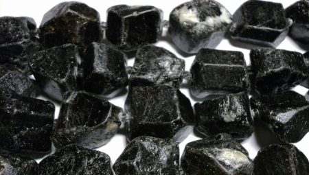 Black tourmaline: ano ang mga katangian nito at kung saan ito nalalapat?