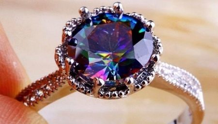 Bí ẩn topaz: tính chất của đá, nó phù hợp với ai?