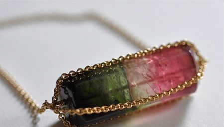 Tourmaline: nó trông như thế nào, nó có những tính chất gì và được sử dụng ở đâu?
