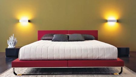 Đèn treo tường trong phòng ngủ phía trên giường: tầm nhìn và vị trí