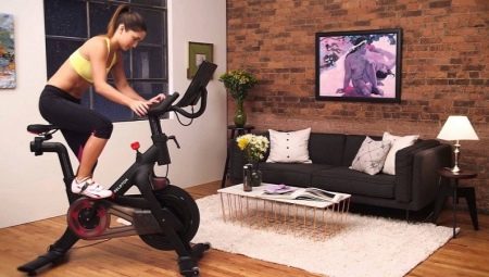 Điều gì là tốt hơn: xe đạp tập thể dục hoặc huấn luyện viên hình elip?