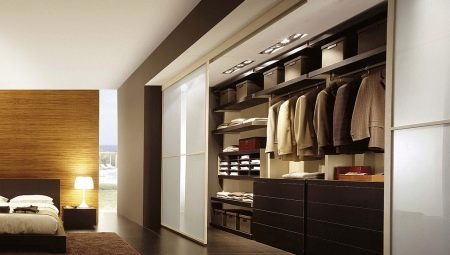 Phòng thay đồ cho phòng ngủ: chọn và sắp xếp như thế nào?