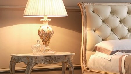 Bàn cạnh giường ngủ cho phòng ngủ: các biến thể và đề xuất để lựa chọn