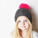 หมวกเด็กที่มี pompoms