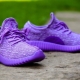 รองเท้าผ้าใบสีม่วง