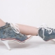 Mga sneaker