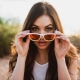 Choosing sunglasses for an elongated face