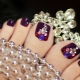 ทำเล็บเท้าด้วย rhinestones บนนิ้วเท้า - ตัวเลือกการออกแบบ