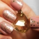Pink at gintong manicure: mga tampok at modernong mga ideya
