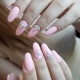 Pink manikyur na may rhinestones: kislap at pagkababae