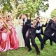 Dance of friends at the wedding - an original gift to the newlyweds