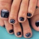Dark pedicure: คุณสมบัติการออกแบบและการออกแบบ