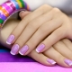 Pranses manicure na may shellac: mga pagpipilian sa disenyo at ang mga subtleties ng paglikha sa bahay