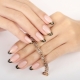 Pagpaparehistro ng French manicure sa round na mga kuko