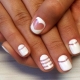 White shellac sa disenyo ng kuko