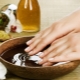 We make baths with salt to strengthen nails