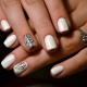White manicure design para sa short na mga kuko